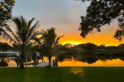 Unique Tropical Waterfront Retreat w/Private Dock, WiFi &Yard