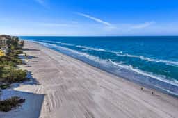 Water views and across the street from Gulf of Mexico Loft AC Beach Gear