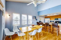 Water views and across the street from Gulf of Mexico Loft AC Beach Gear