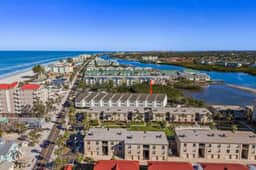 Water views and across the street from Gulf of Mexico Loft AC Beach Gear