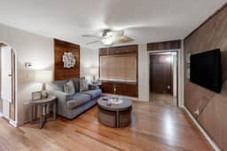 Jupiter Pines Cottage Coastal retreat in Clearwater with yard prime location