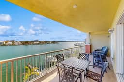 Waterfront Condo w WiFi Washer Dryer and Central AC Snowbird Friendly