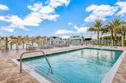 Waterfront Condo w WiFi Washer Dryer and Central AC Snowbird Friendly