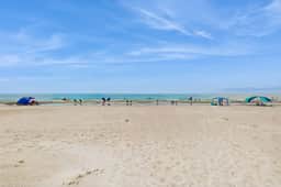 Gulf front condo top floor beach access full kitchen and central AC