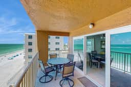 Plush condo with amazing sunsets on Gulf view balcony snowbirds OK