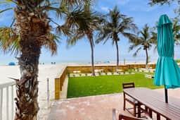 Beachfront condo top floor Gulf views full kitchen and central AC
