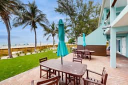 Gulf front condo with full kitchen and central AC
