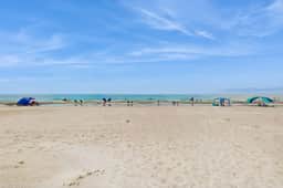 Beachfront condo top floor Gulf views full kitchen and central AC