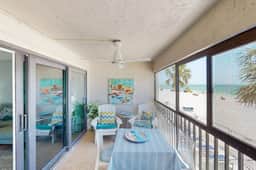 Beautiful oceanfront condo in Madeira Beach w balcony and pool
