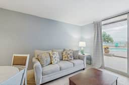 1st floor beachfront condo with outdoor pool with views AC and WD
