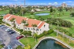 2nd Floor Condo Overlooking Country Club Greens w Free WiFi AC and Shared Pool