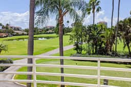 2nd Floor Condo Overlooking Country Club Greens w Free WiFi AC and Shared Pool