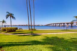Updated Condo in Boca Ciega Bay Resort w Pool and Hot Tub On Intracoastal