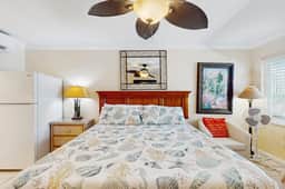Charming dog friendly studio with WiFi shared washer dryer snowbirds OK