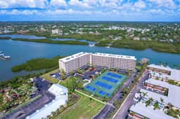 Waterfront Amenities, Walkable Dining & Gulf Beaches Nearby