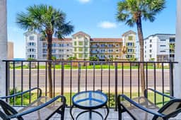 Steps to Beach + Pool in Madeira Beach