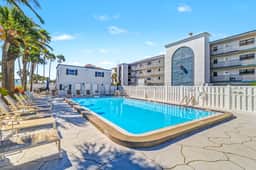 Steps to Beach + Pool in Madeira Beach