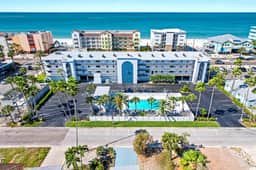 Steps to Beach + Pool in Madeira Beach