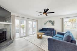Spacious and modern close to Gulf and beaches dog friendly private garage
