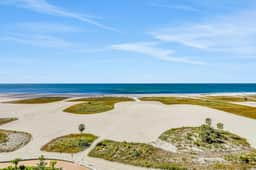 Spacious and modern close to Gulf and beaches dog friendly private garage
