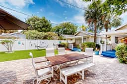 Adorable cottage near the beach with WiFi full kitchen and shared yard