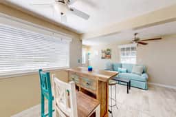 Adorable cottage near the beach with WiFi full kitchen and shared yard