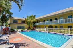 Cozy Condo, Steps to St. Pete Beach + Shared Pool