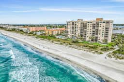Beachfront Condo w/Gulf Views, Pool & Sauna