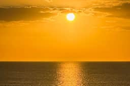 Gulf view and stunning sunsets family friendly steps from beaches WD and WIFI