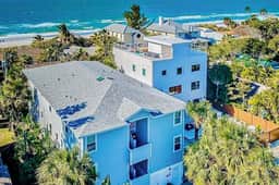 Gulf view and stunning sunsets family friendly steps from beaches WD and WIFI