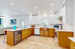 Beautiful Estate on Millers Bayou with Free WiFi Game Room Firepit and Hammock