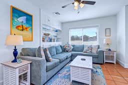 Delightful condo with beach and pool access washer dryer - Image 4