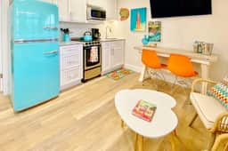 Retro chic beachfront studio mere steps from sand grilling area and shuffleboard - Image 2