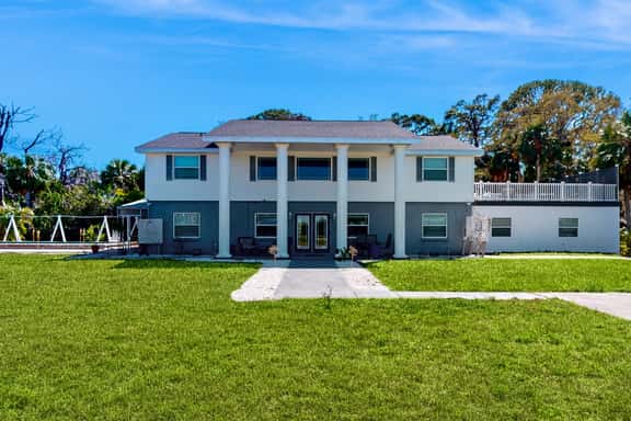 Beautiful Estate on Millers Bayou with Free WiFi Game Room Firepit and Hammock - Image 1