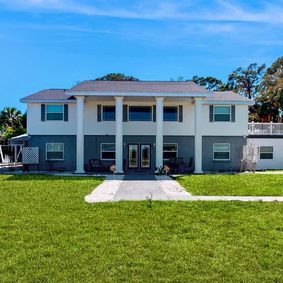 Beautiful Estate on Millers Bayou with Free WiFi Game Room Firepit and Hammock - Image 1