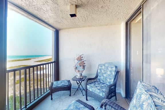 Peaceful Sand Key condo near beaches with hot tub pool and stunning views