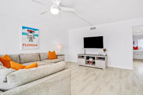 Relaxing condo with balcony WD central AC and kitchen snowbird friendly