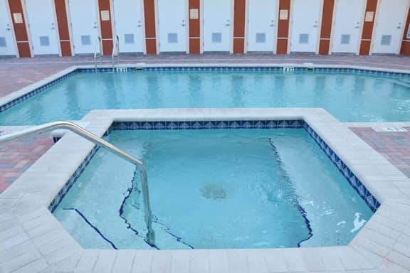 Beautiful condo minutes form beach with WiFi AC and pool One dog OK