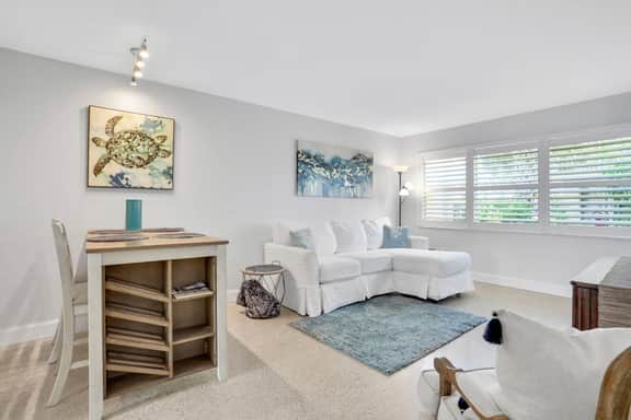 Renovated duplex near Honeymoon Caladesi Island with patio AC and WD