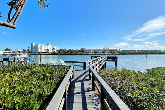 Snowbird friendly oceanfront gem with WiFi AC access to pool hot tub and dock