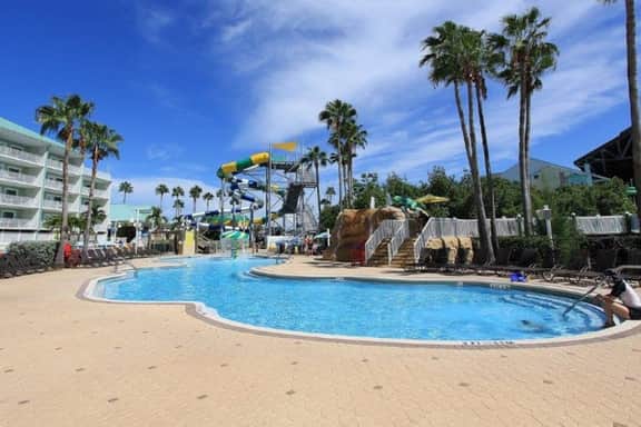 Stylish snowbird friendly condo near the beach with AC and WD dog friendly