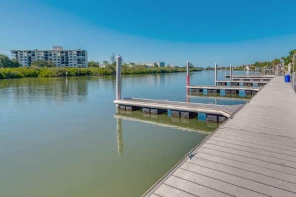 Stylish snowbird friendly condo near the beach with AC and WD dog friendly