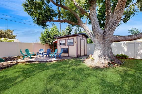 Coastal comfort with playground and PacMan and minutes from the beach