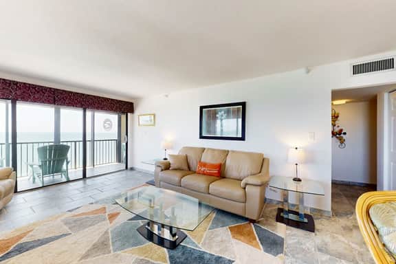 Oceanfront condo w stunning views fully equipped kitchen shared hot tub pool