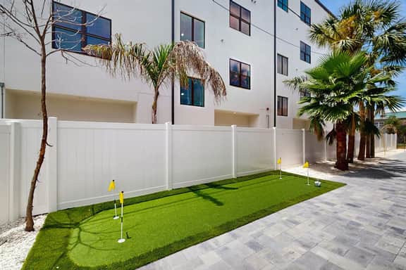 Modern dog friendly townhome close to the Gulf and beaches shopping and dining