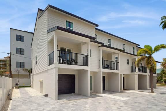 Family and dog friendly steps to the Gulf and beaches shared putting green AC