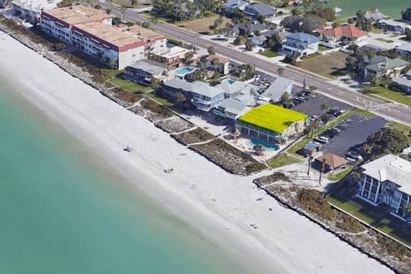 Charming Gulf front condo with views of Belleair Beach with central AC
