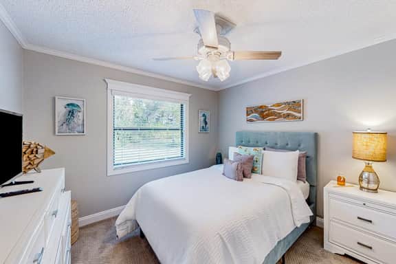 Gorgeous oasis with pool patio central AC WD and close to the beach