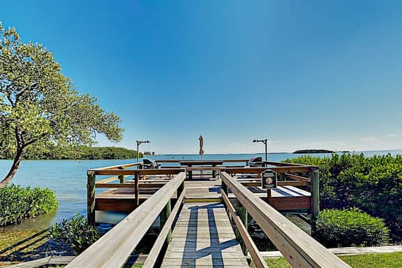 Top floor Condo with on site pool hot tub grills gym and private balcony