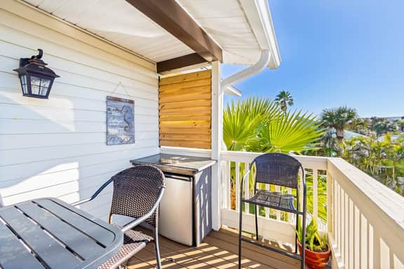 Delightful condo with beach and pool access washer dryer